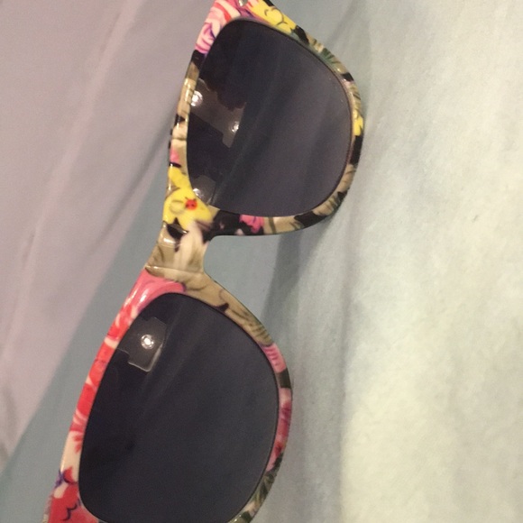 Flower sunglasses - Picture 3 of 3